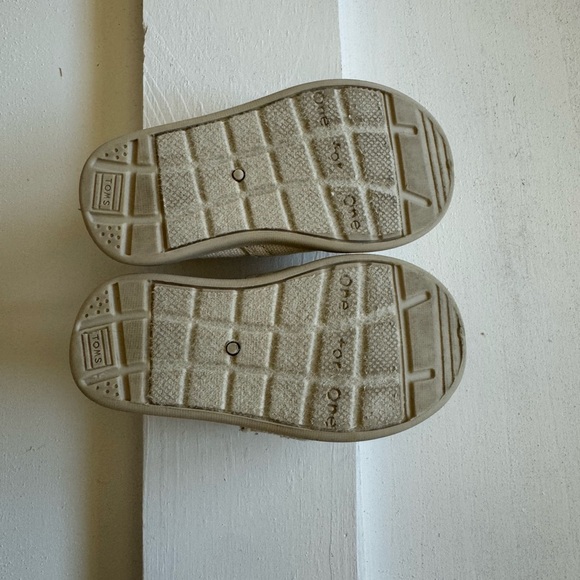 Toms Kids Shoes in Cream - Picture 3 of 3